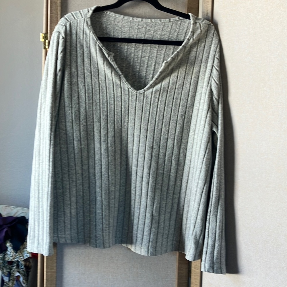 FINAL MARKDOWN SHEIN Light Gray V-Neck Ribbed Sweater 2xl